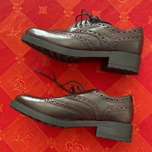 Wingtip Oxford leather shoes